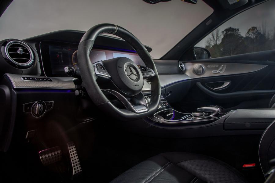 Интерьер Mercedes-AMG E63 S 4Matic+ (W213) 2017 года  (NA) (фото 21 из 40)